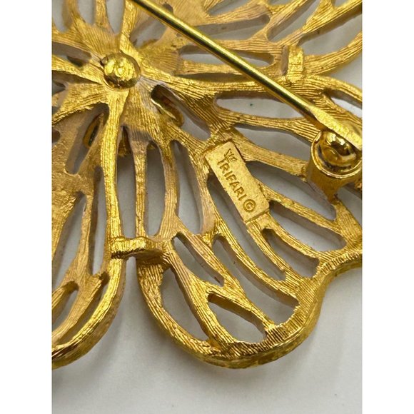 Vintage Signed Trifari Dogwood Flower Brooch Pin Gold Tone and White Enamel - Picture 5 of 6